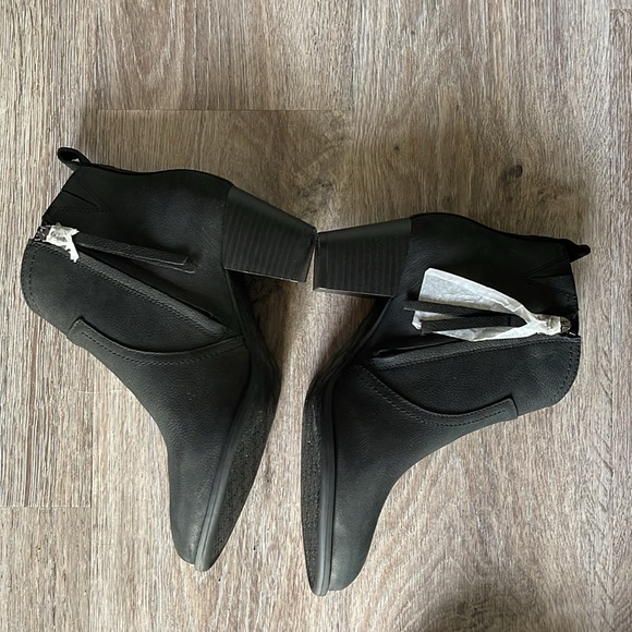 Vionic Raina Nubuck Leather Ankle Boots Size 6 - Picture 5 of 16